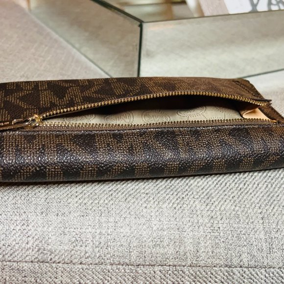 MICHAEL KORS Jet Set MK Logo Checkbook Wallet -Brown - Picture 3 of 14